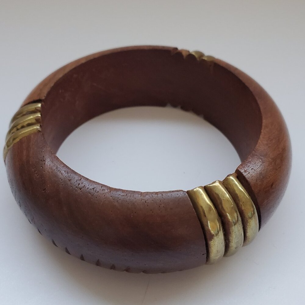 Elegant Women's Bold Bangle Bracelet Carved Solid Wood & Brass Accents Boho 8" - Picture 2 of 6